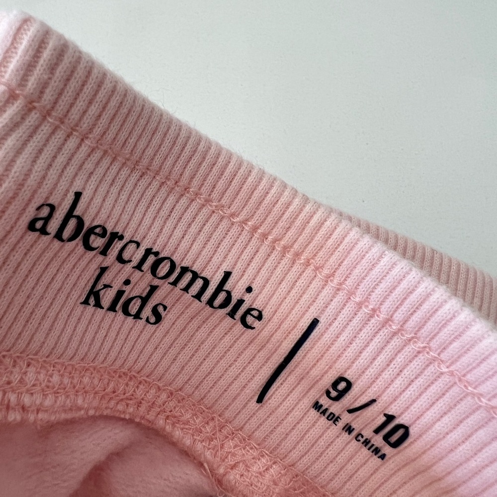 New without tags.. cozy and adorable jogger pant
